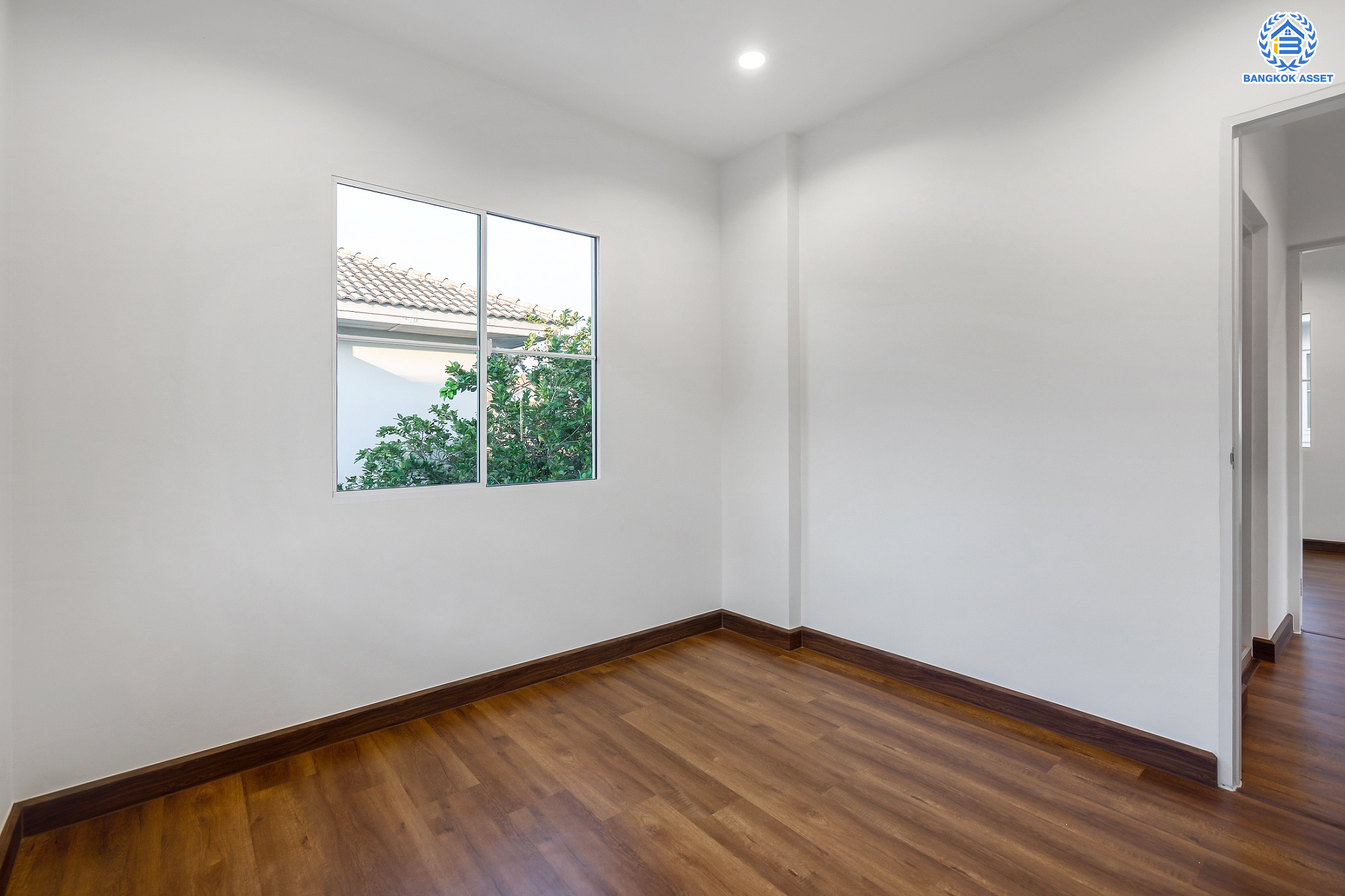 บ้านมือสองตกแต่งใหม่ แบรนด์ LH ม.ชลลดา วัดลาดปลาดุก บ้านเดี่ยวหลังใหญ่ เนื้อที่ 52.2 ตร.ว. ฟังก์ชัน 3 ห้องนอน 2 ห้องน้ำ จอดรถได้ 2 ที่จอดรถ พร้อม Facilities ครบครัน บนทำเลเดินทางสะดวก เชื่อมต่อถ.กาญจนาภิเษก ใกล้รถไฟฟ้าสายสีม่วง "สถานีคลองบางไผ่"...